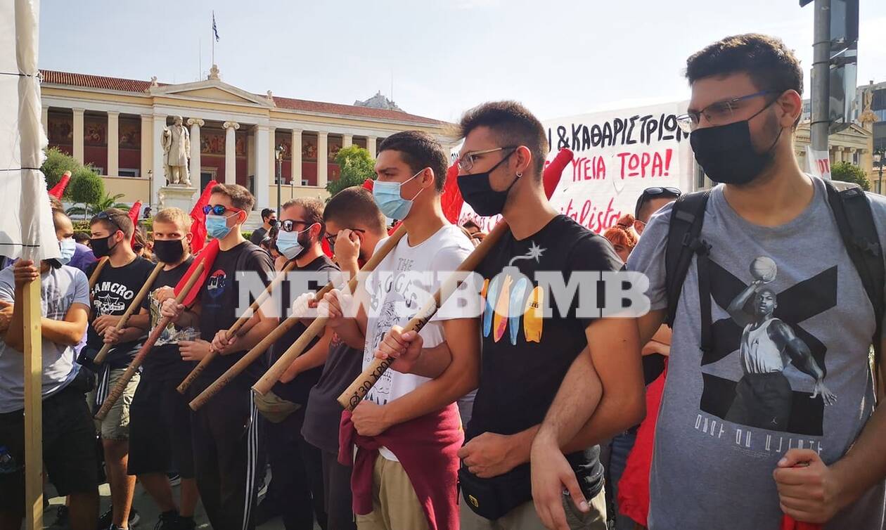 Πανεκπαιδευτικό Συλλαλητήριο στα Προπύλαια για τον κορονοϊό