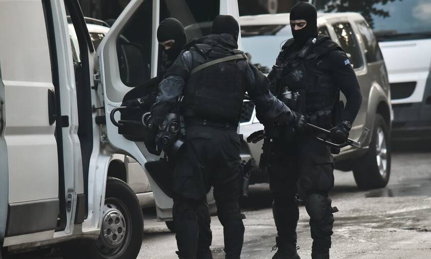 Συναγερμός στην Αντιτρομοκρατική: Τρεις συλλήψεις σε αστυνομική επιχείρηση