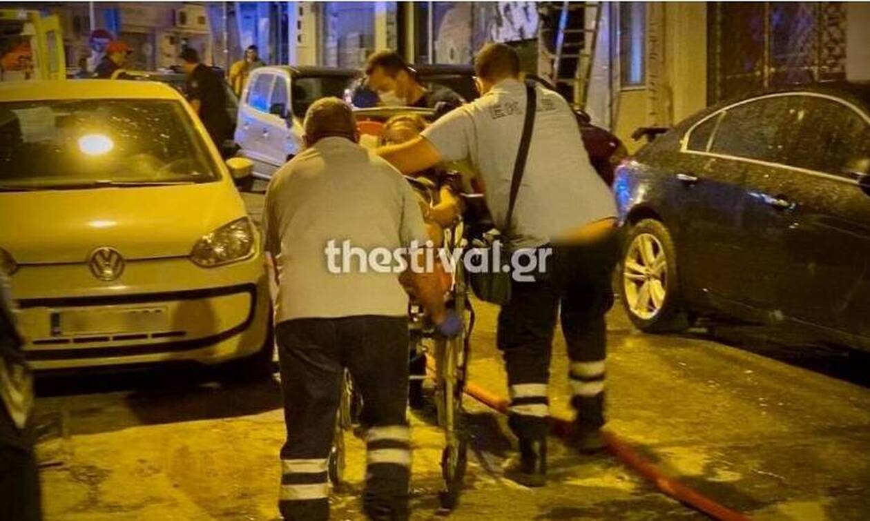 Φωτιά σε διαμέρισμα στο κέντρο της Θεσσαλονίκης: Στο νοσοκομείο 12 άτομα - Ένα σε κρίσιμη κατάσταση
