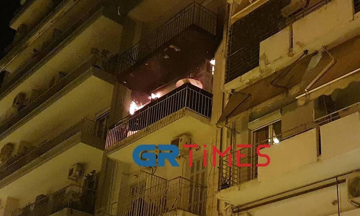 Φωτιά σε διαμέρισμα στο κέντρο της Θεσσαλονίκης: Στην εντατική δύο παιδιά και μία γυναίκα