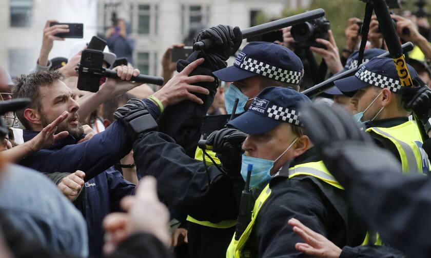 Λονδίνο: Πεδίο μάχης η πλατεία Τραφάλγκαρ για τα μέτρα κατά της εξάπλωσης του κορονοϊού