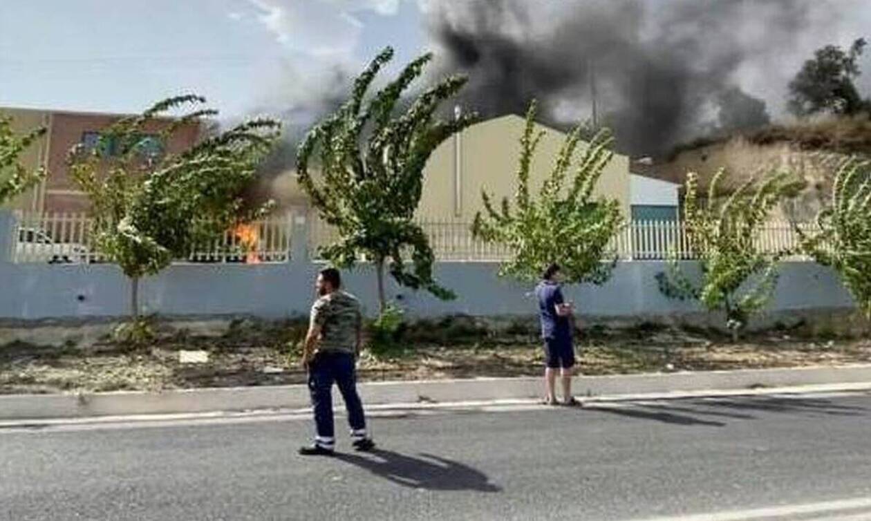 Δύο πυρκαγιές στην Κρήτη: Στις φλόγες εργοστάσιο στο Ηράκλειο - Πυρκαγιά και στον Αγ. Νικόλαο