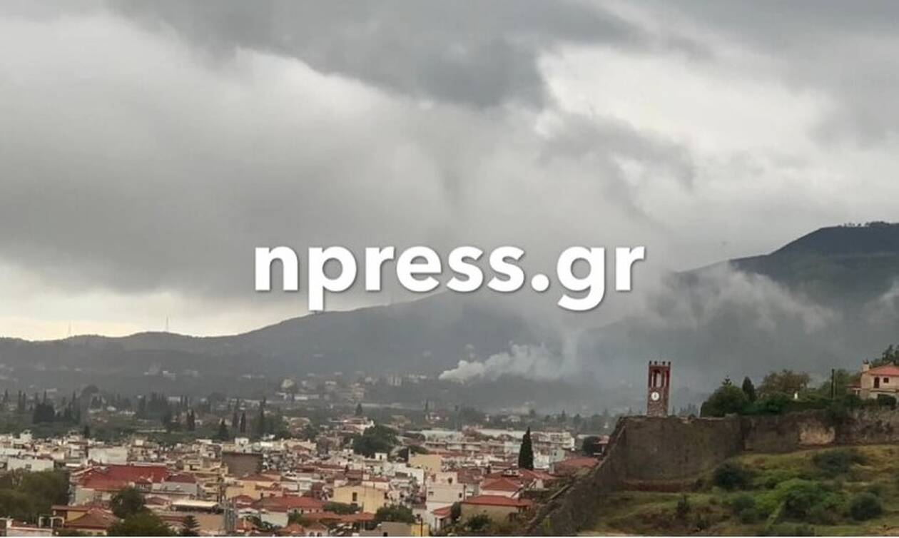 Ναύπακτος:  Σπίτι καίγεται από κεραυνό - Βίντεο σοκ