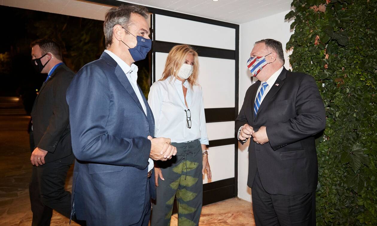 Επίσκεψη Πομπέο: Φιλοξενούμενος στο σπίτι του Έλληνα πρωθυπουργού στα Χανιά - Το ζεστό καλωσόρισμα 