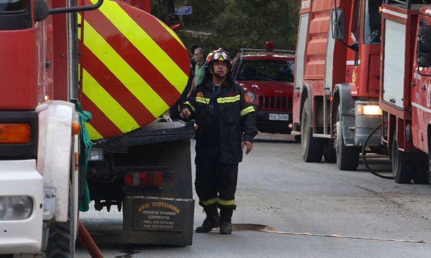 Πυρκαγιά στο Άλσος Βεΐκου – Στο σημείο ισχυρή δύναμη της πυροσβεστικής
