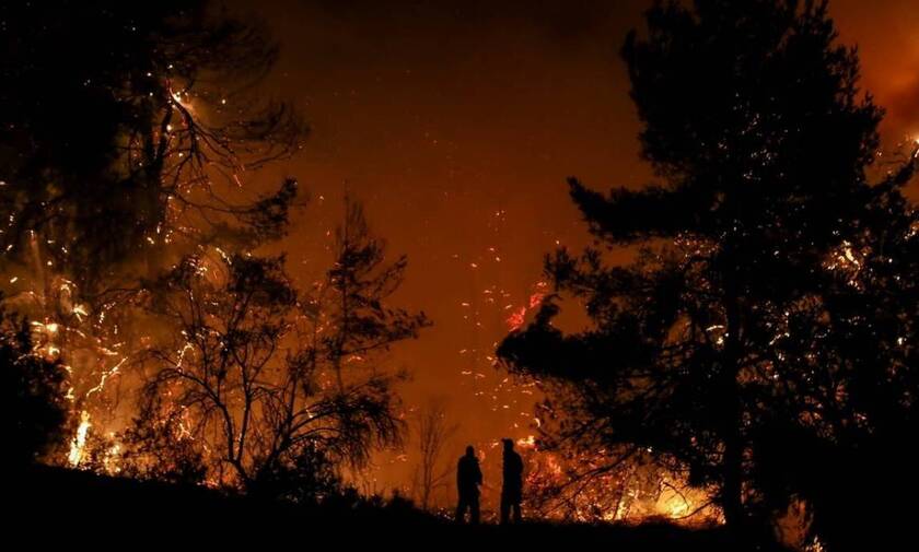 Πύρινος εφιάλτης στην Ζάκυνθο - Ολονύχτια μάχη με τις φλόγες