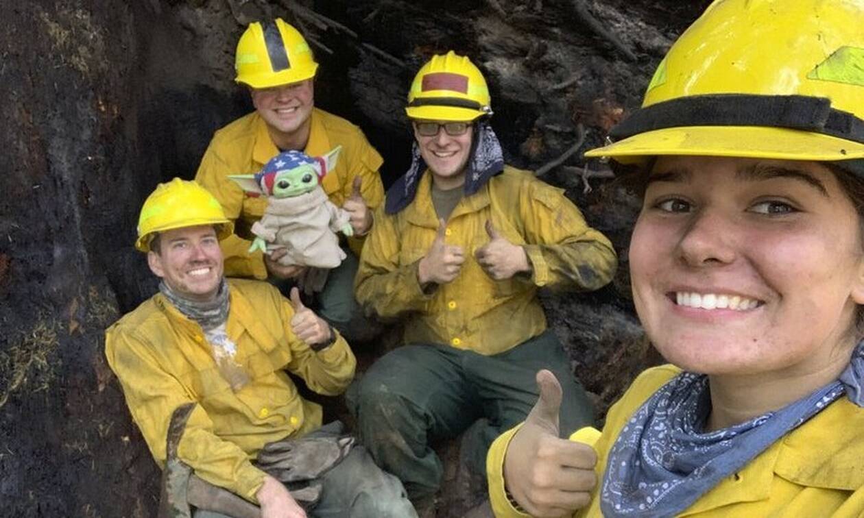 Κούκλα Baby Yoda στο πλευρό των πυροσβεστών του Όρεγκον που δίνουν μάχη για την κατάσβεση πυρκαγιών