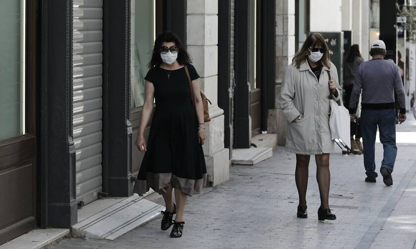 Κορονοϊός: Ένα βήμα πριν την καθολική χρήση μάσκας η Αττική - Μίνι lockdown σε Ιωάννινα και Κοζάνη