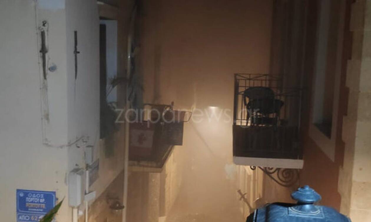 Χανιά: Συγκλονιστικές εικόνες της φωτιάς σε σπίτι - Δυο άνθρωποι θα καίγονταν ζωντανοί (pics - vid)