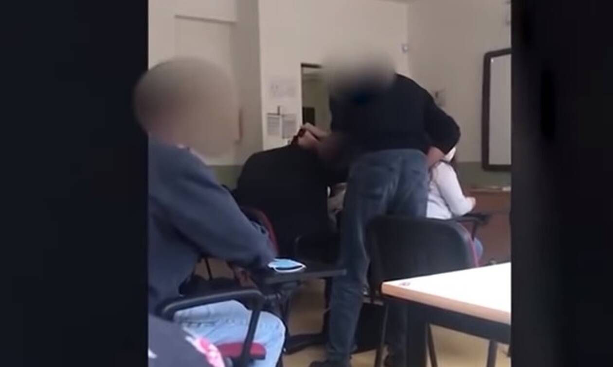 Κορονοϊός: Καθηγητής χαστουκίζει μαθητή επειδή αρνείται να φορέσει μάσκα!