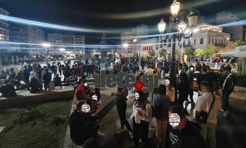 Κορονοϊός - Πάτρα: Το αδιαχώρητο στην πλατεία Αγίου Γεωργίου - Κανένα μέτρο προστασίας