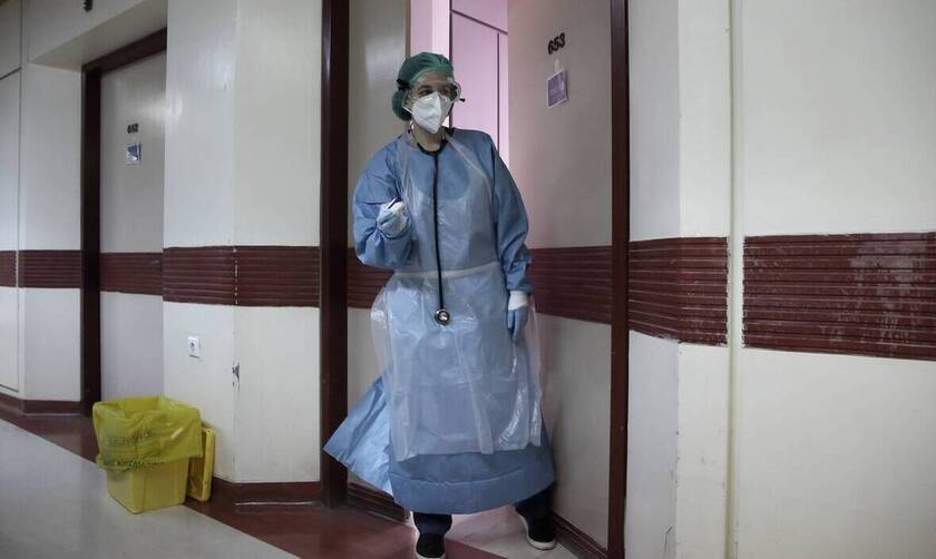 Κορονοϊός: Σε δύο νοσοκομεία οι έξι στους 10 ασθενείς στην Αττική