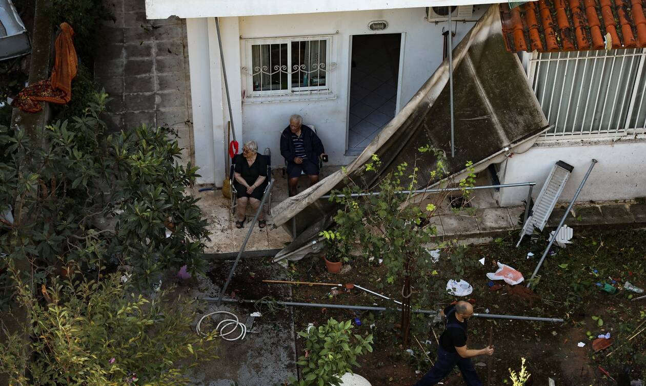 Νέο Ηράκλειο: 3 τραυματίες από την κακοκαιρία – Σε σοβαρή  κατάσταση 65χρονη μετά από πτώση τοίχου
