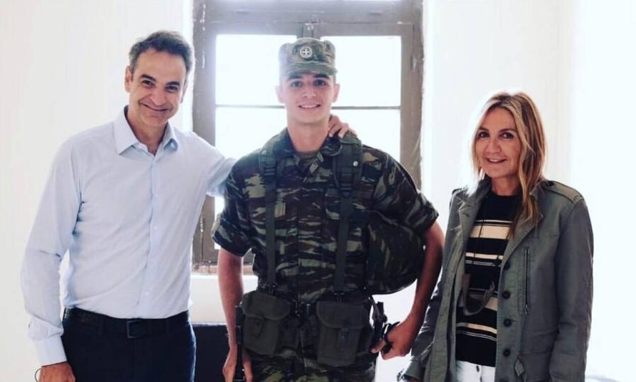 Περήφανοι γονείς! Νέα φωτογραφία του πρωθυπουργικού ζεύγους με τον γιο τους στον Έβρο