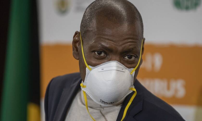 Νότια Αφρική: Θετικός στο κορονοϊό ο υπουργός Υγείας Ζουέλι Εμκίζε