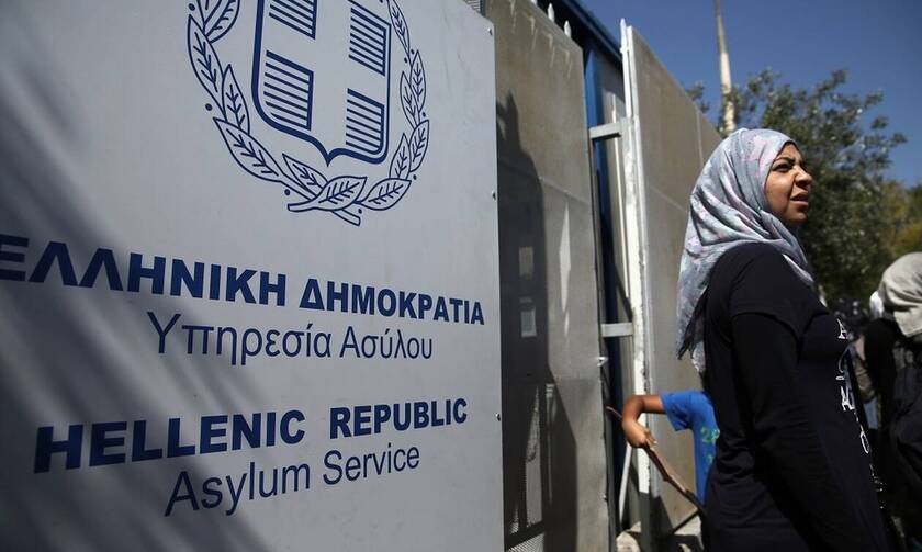 Κορονοϊός: Συνωστισμός στην Υπηρεσία Ασύλου - Η ουρά έφτανε μέχρι τη Μεσογείων