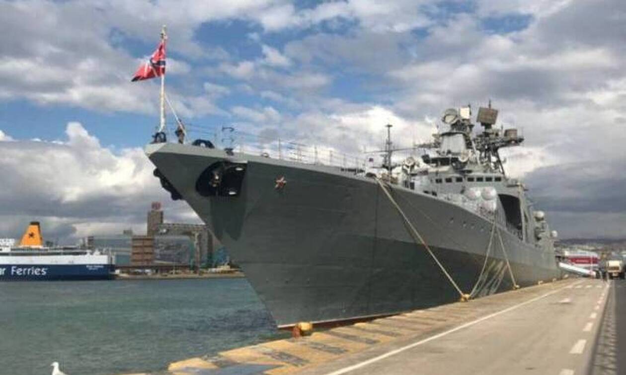 Στο λιμάνι του Πειραιά το τεράστιο ρωσικό πολεμικό πλοίο «Vice Admiral Kulakov»