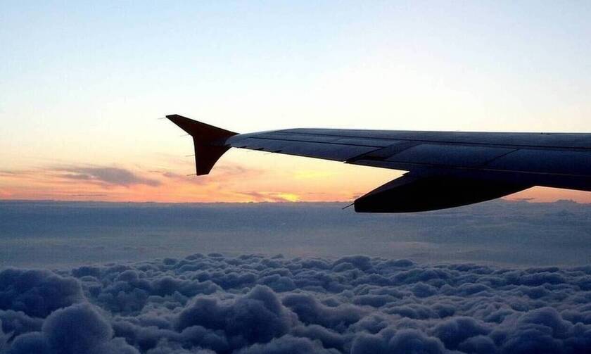 Τραγωδία σε αεροπλάνο: Νεκρή επιβάτιδα από κορονοϊό