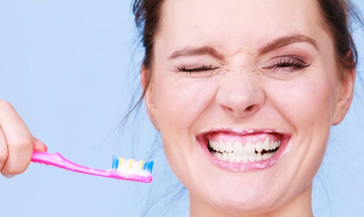 Θες να αποφύγεις τον κορονοϊό; Πλύνε πιο συχνά τα δόντια σου! (vid)