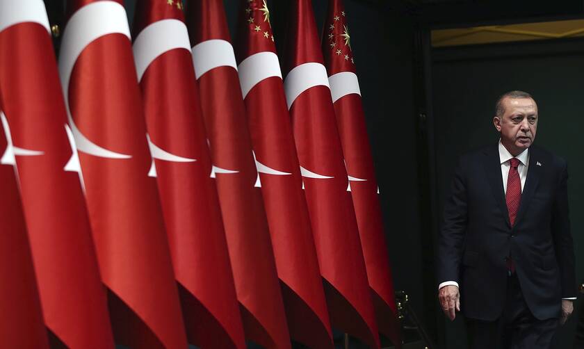 Οι Τούρκοι δεν έχουν να αγοράσουν ψωμί και ο Ερντογάν ξοδεύει εκατομμύρια για το παλάτι του
