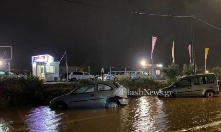 Κακοκαιρία: «Πνίγηκαν» τα Χανιά - Εγκλωβίστηκαν οδηγοί, πλημμύρισαν καταστήματα