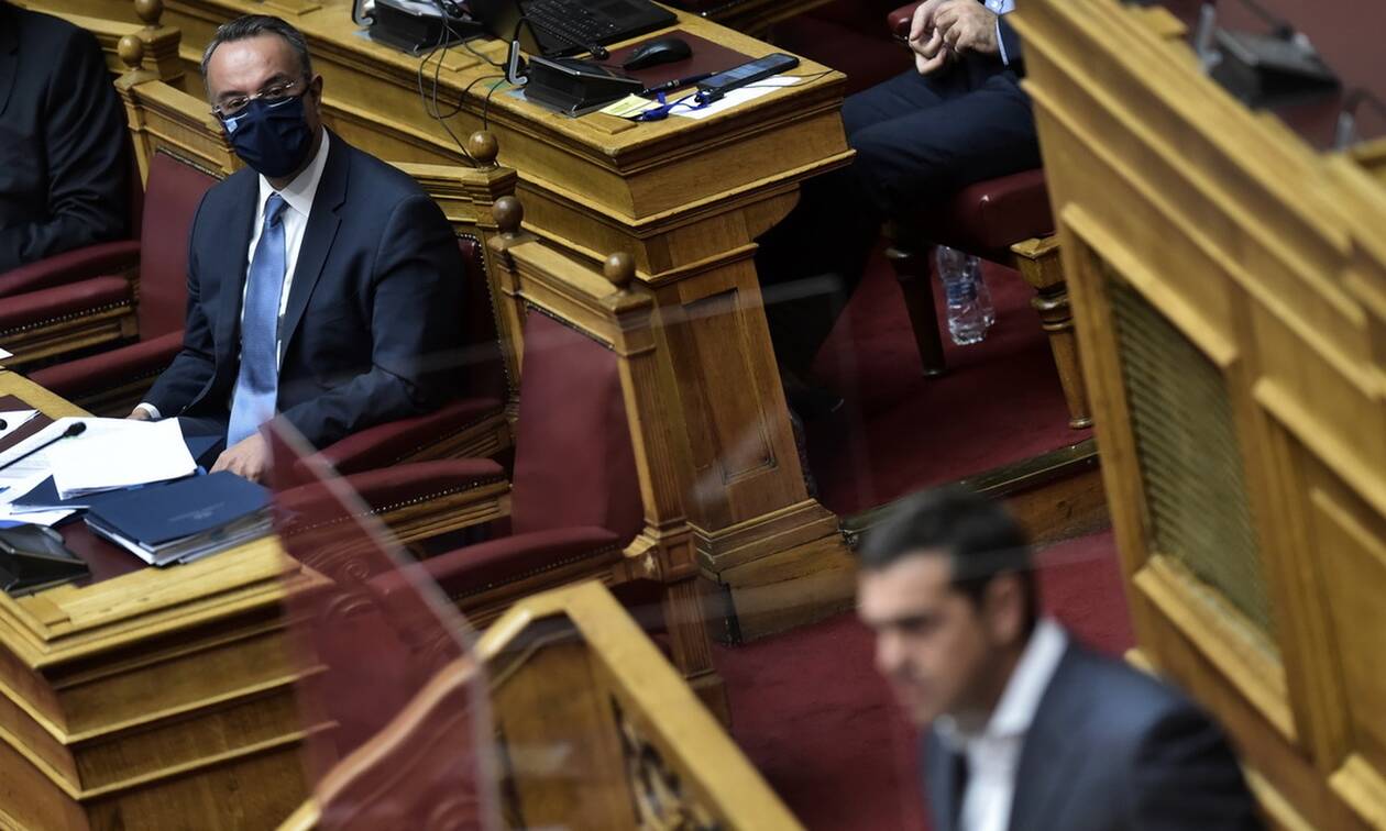 Πρόταση δυσπιστίας κατά Σταϊκούρα: Το «ματς» στη Βουλή και το αυτογκόλ Τσίπρα που βλέπει η κυβέρνηση