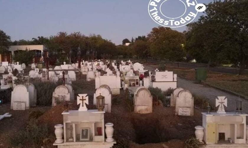Κορονοϊός - Θεσσαλονίκη: Σκάβουν νέους τάφους για τα θύματα της πανδημίας (pics)