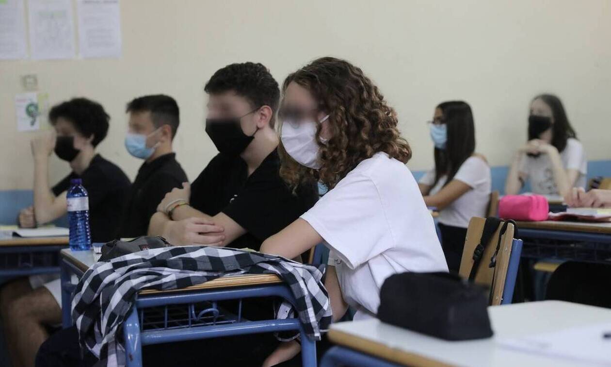 Κορονοϊός: Οδηγίες από τους επιστήμονες ζητά το υπουργείο Παιδείας για τη χρήση μάσκας στα σχολεία