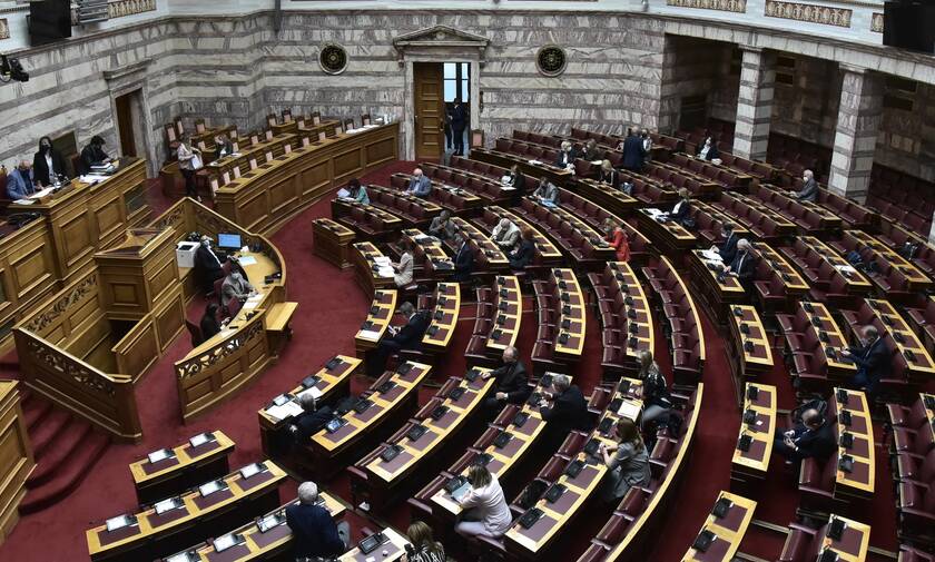 Βουλή LIVE - Σε θέση μάχης κυβέρνηση και αντιπολίτευση για την πρόταση μομφής κατά Σταϊκούρα