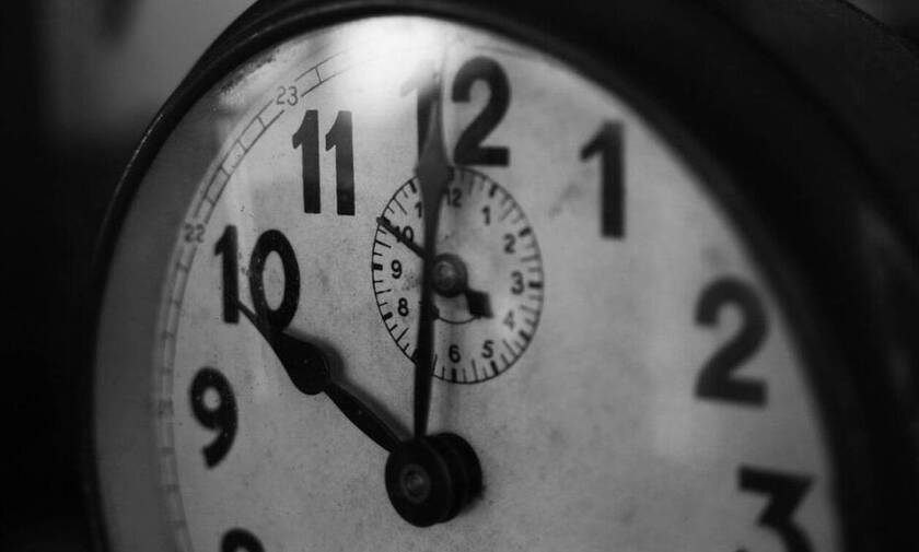 Πότε αλλάζει η ώρα: Γυρίζουμε πίσω τα ρολόγια - Οι συνέπειες μετά την κατάργησή της