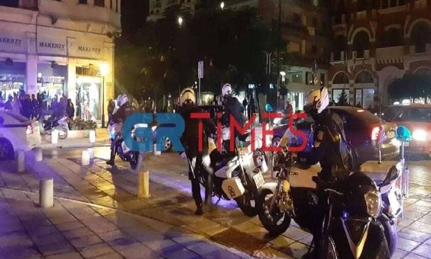 Κορονοϊός: «Χαλαρά»! Απίστευτες εικόνες συνωστισμού στη Θεσσαλονίκη
