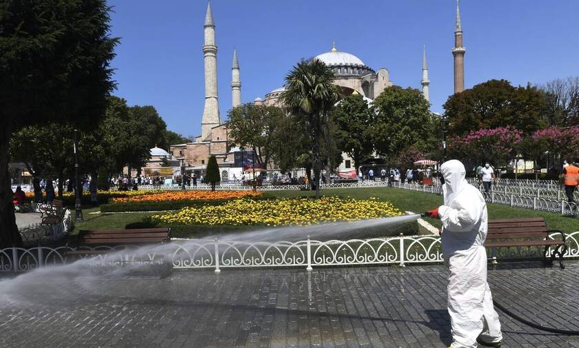 Κορονοϊός στην Τουρκία: 2.017 κρούσματα και 72 θάνατοι σε 24 ώρες