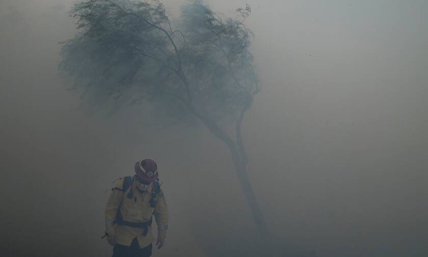 ΗΠΑ: Μεγάλη πυρκαγιά σε θαμνώδη έκταση στην Καλιφόρνια, απομακρύνθηκαν 60.000 κάτοικοι	
