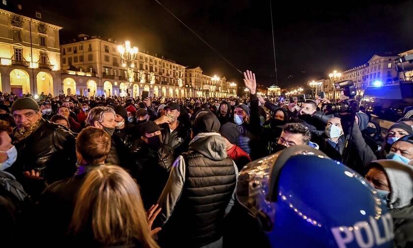 Ιταλία - Κορονοϊός: Ένταση σε Τορίνο και Μιλάνο λόγω των περιορισμών που επέβαλε η κυβέρνηση Κόντε