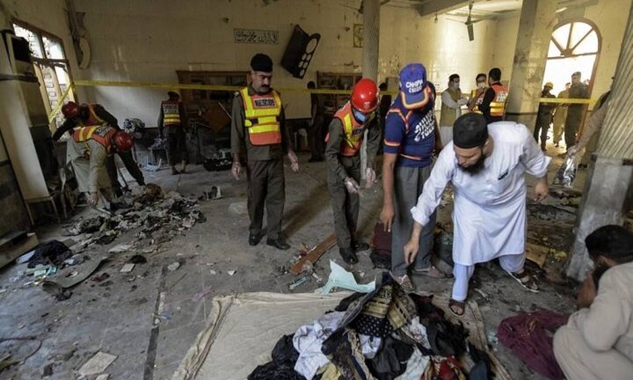 Μακελειό στο Πακιστάν: Δείτε βίντεο από τη στιγμή της έκρηξης στην Πεσαβάρ (ΣΚΛΗΡΕΣ ΕΙΚΟΝΕΣ)