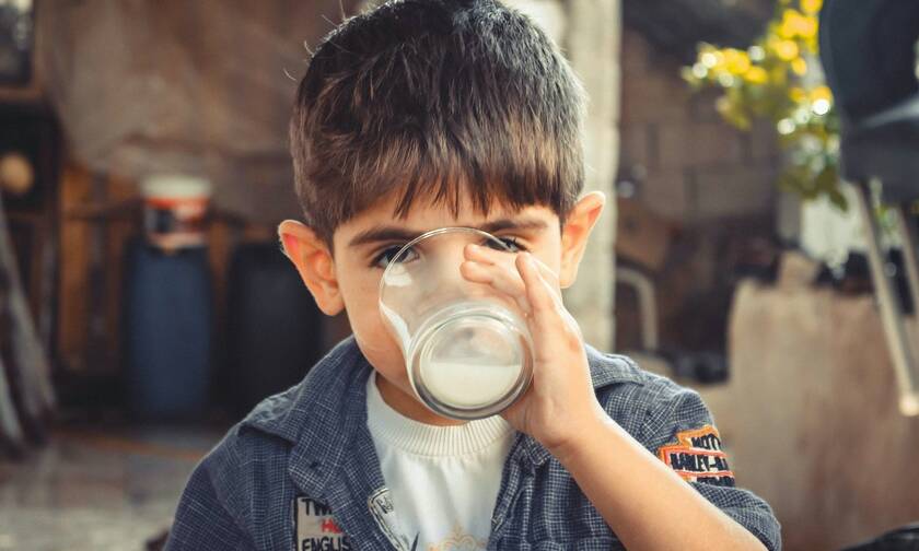 Όταν τα παιδιά πίνουν πολύ γάλα, παχαίνουν; 