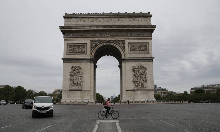 Συναγερμός στο Παρίσι: Τηλεφώνημα για βόμβα - Εκκενώθηκε ο χώρος γύρω από την Αψίδα του Θριάμβου