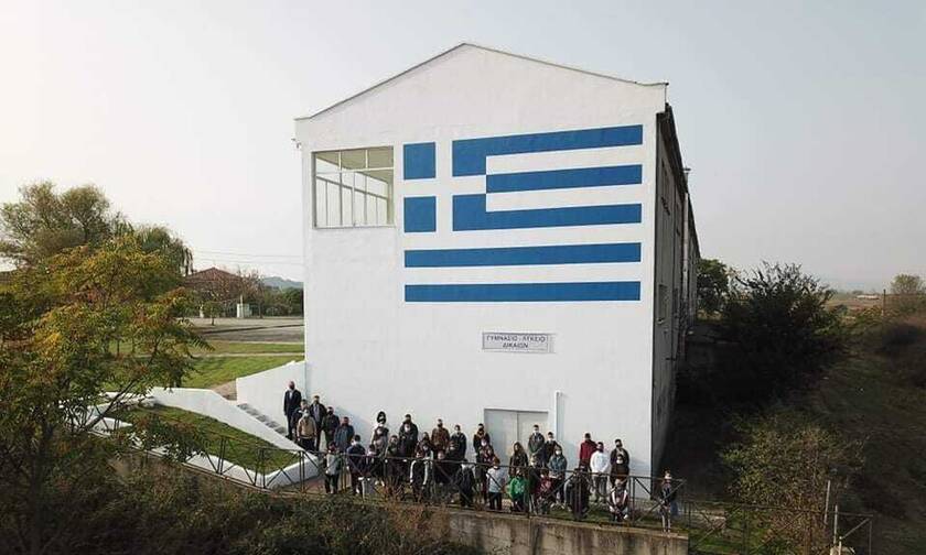 28η Οκτωβρίου: Ελληνική σημαία στον Έβρο, ορατή απο την Τουρκία και τη Βουλγαρία