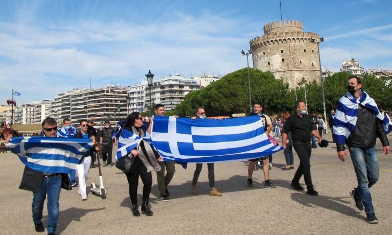 28η Οκτωβρίου: Έκαναν... παρέλαση σε Θεσσαλονίκη, Πάτρα, Πτολεμαΐδα παρά τα μέτρα για τον κορονοϊό