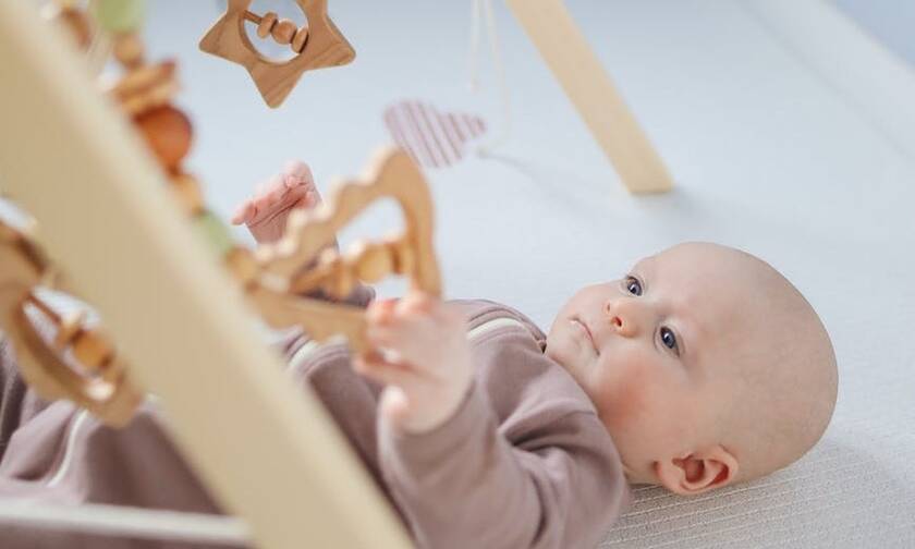 Με τι μπορεί να παίζει το μωρό μέσα στο σπίτι 