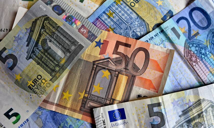 Επίδομα 534 ευρώ: Στους λογαριασμούς τα χρήματα των δικαιούχων - Τα πόσα που θα λάβουν 