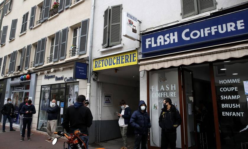 Κορονοϊός στη Γαλλία: Κοσμοσυρροή στα κομμωτήρια πριν από την εφαρμογή του lockdown