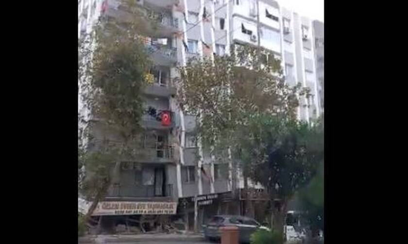 Σεισμός: Σοκάρουν οι εικόνες από τη Σμύρνη - Πολυώροφο κτήριο καταρρέει σαν χάρτινος πύργος 
