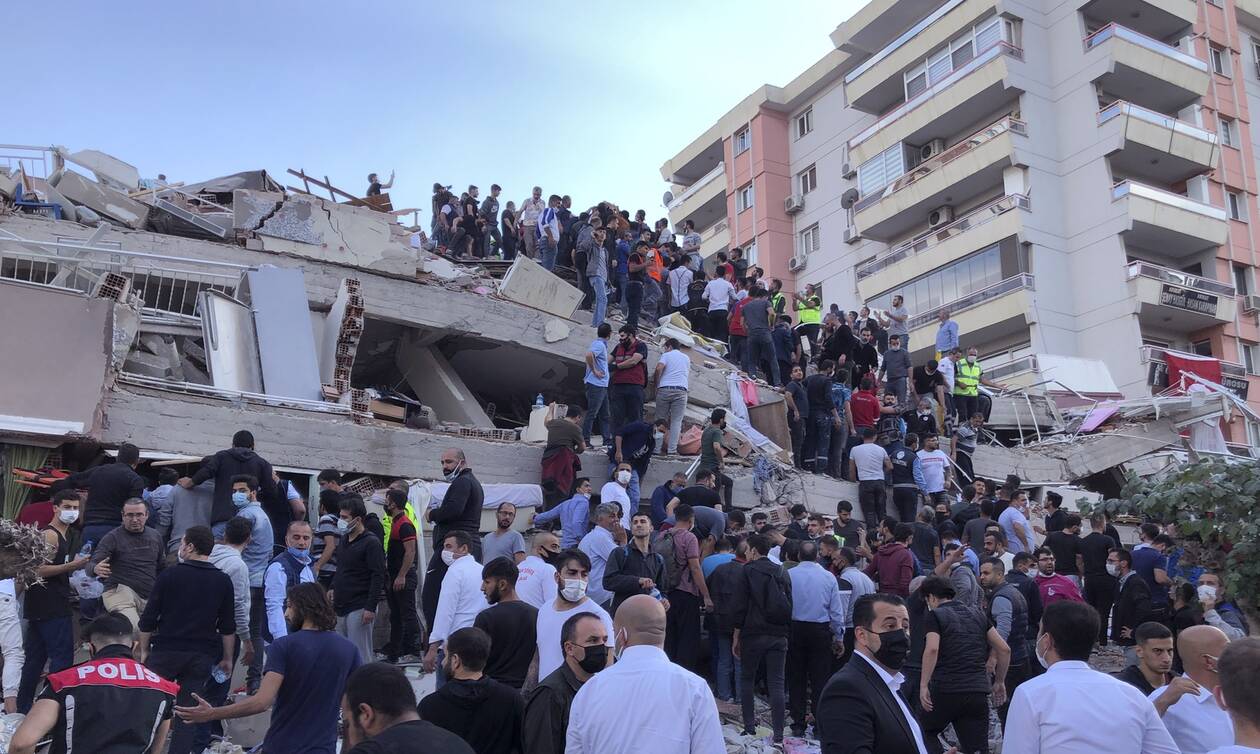 Σεισμός: Μεγάλες ζημιές στη Σμύρνη - Κατέρρευσαν κτίρια