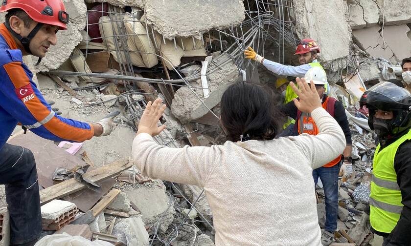Σεισμός: «Βομβαρδισμένη» η Σμύρνη - Θάνατος, σπαραγμός και καταστροφή - Μάχη για τους εγκλωβισμένους