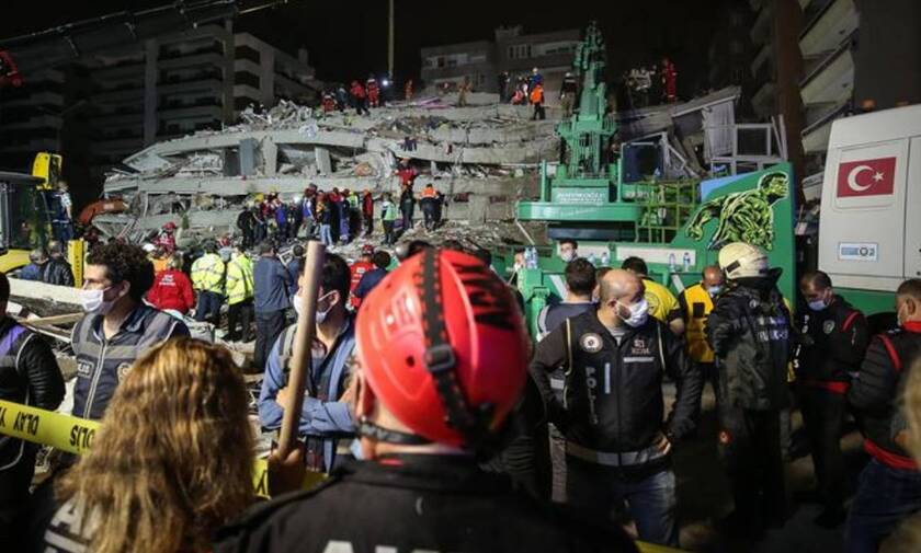 Σεισμός στο Αιγαίο: Τουλάχιστον 24 νεκροί - «Μάχη» με το χρόνο στη Σμύρνη για τους εγκλωβισμένους