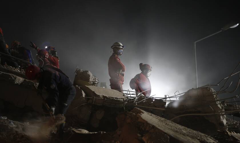 Σεισμός Τουρκία: Στους 73 οι νεκροί στη Σμύρνη - Μειώνονται οι ελπίδες για επιζώντες