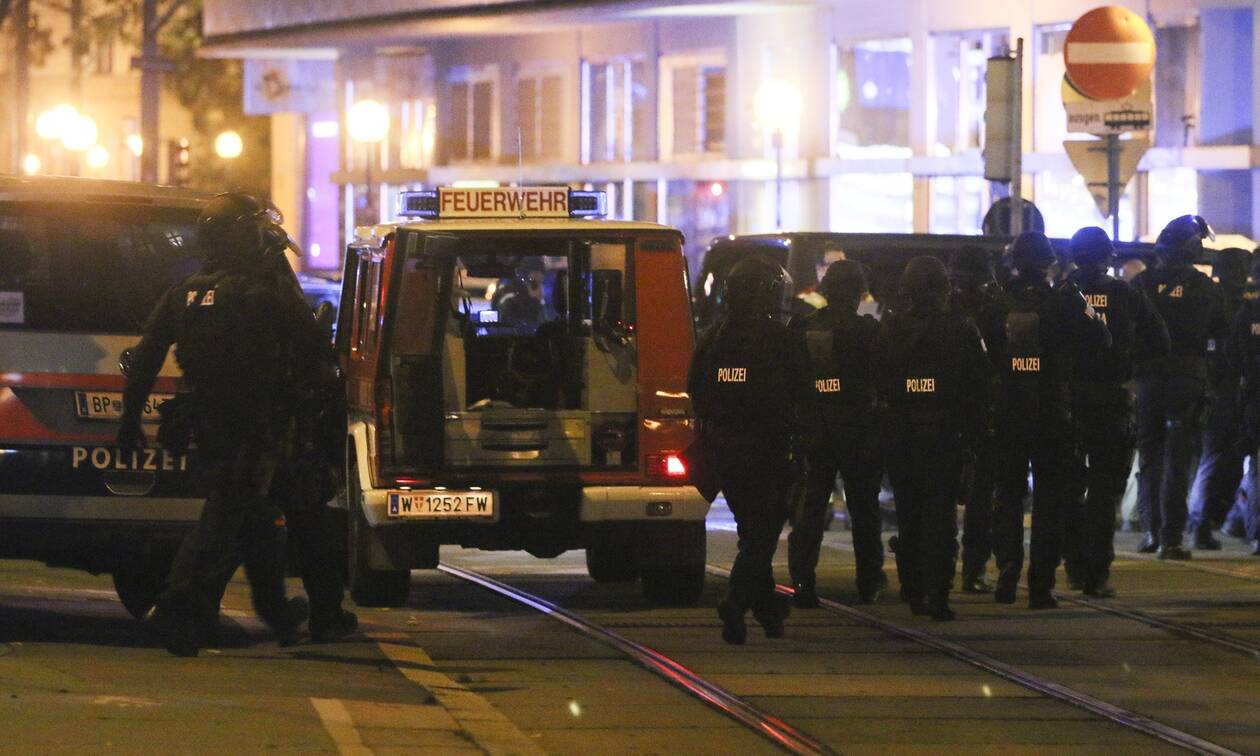 Βιέννη: Πληροφορίες για ομήρους σε εστιατόριο την ώρα της αιματηρής επίθεσης