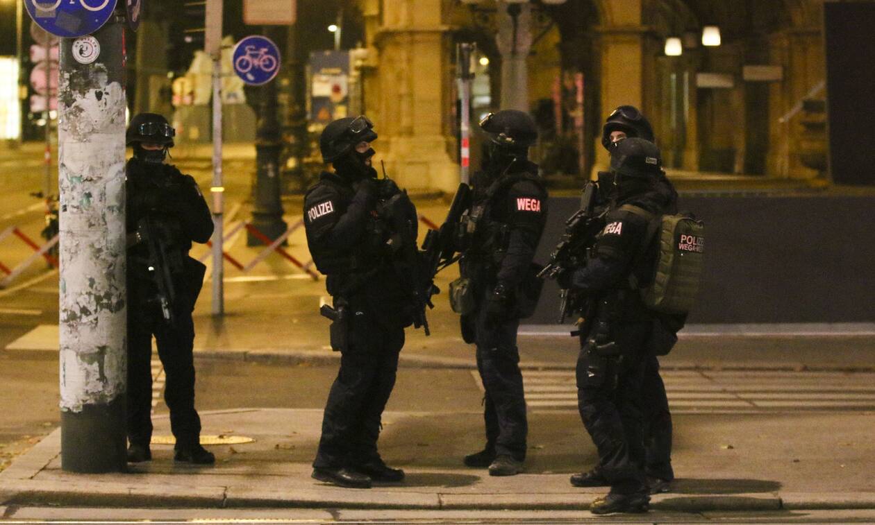 Ο εφιάλτης επέστρεψε: Τρομοκράτες «αιματοκύλησαν» τη Βιέννη – Τζιχαντιστής ο νεκρός δράστης