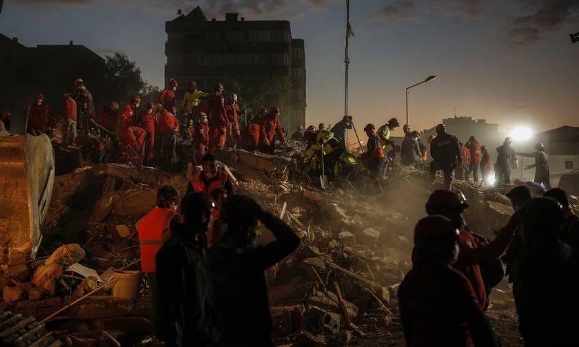 Τουρκία: Στους 100 οι νεκροί από τον σεισμό των 6,7 Ρίχτερ - Σχεδόν 1.000 οι τραυματίες